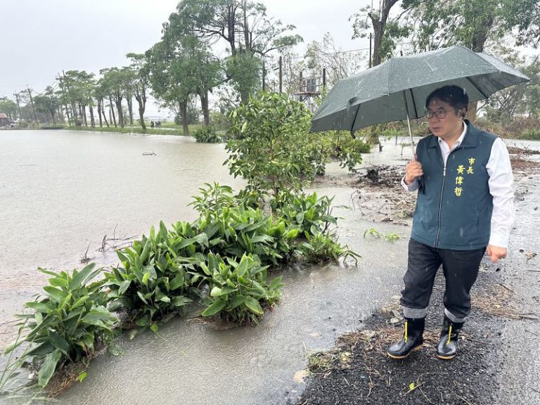 台南後壁積淹水停班停課 黃偉哲第一時間趕赴現場關心居民安置