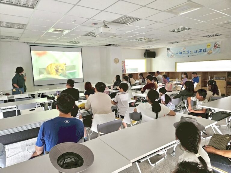 追趕毛孩跑跳蹦！ 用鏡頭寫下台中動物之家的日常