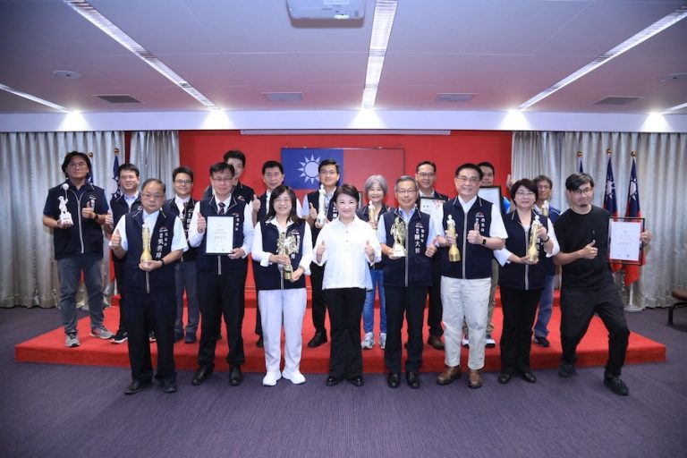 「時空狂想曲」橫掃四項國際設計金獎！ 中市建設局燈區驚豔全球舞台