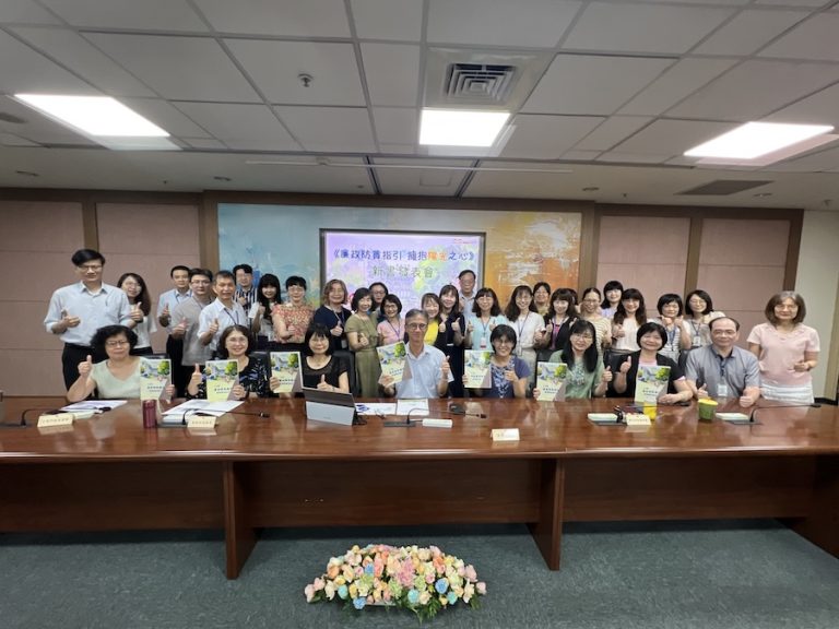 中市地稅局首創手繪×AI漫畫書　趣味防貪指引登場