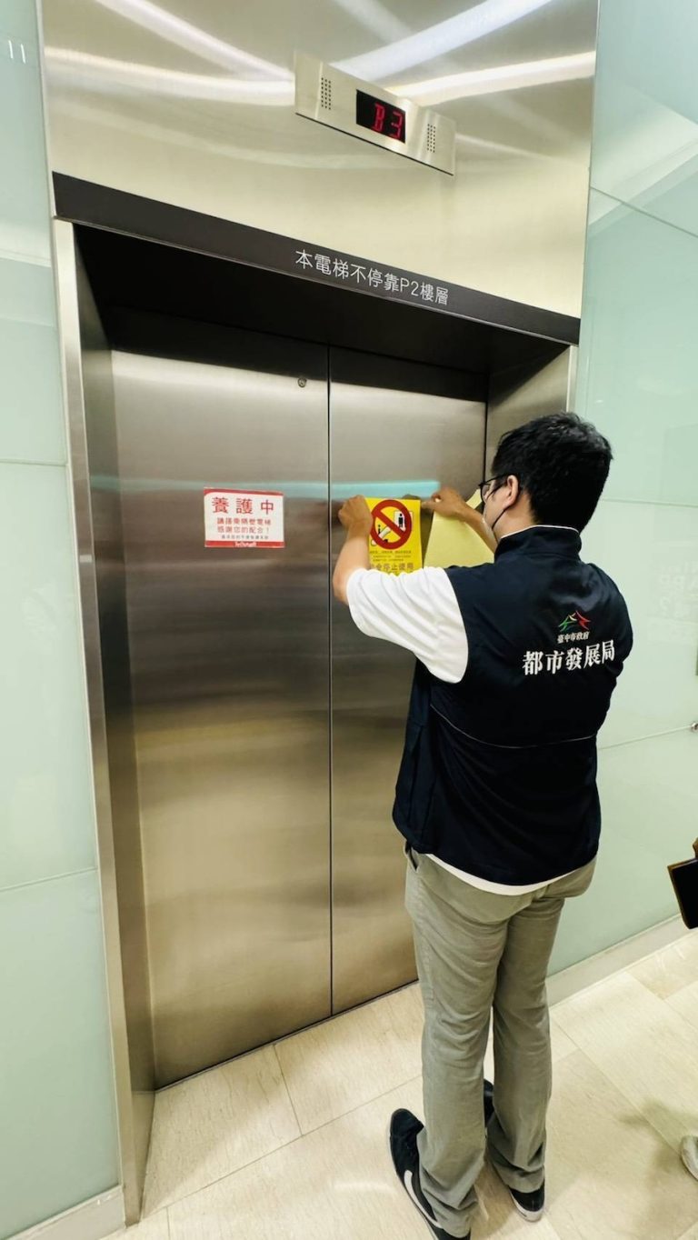 民眾日前受困百貨電梯 中市都發局將全面檢驗該百貨電梯 呼籲建築物所有權人加強電梯保養與安全檢查