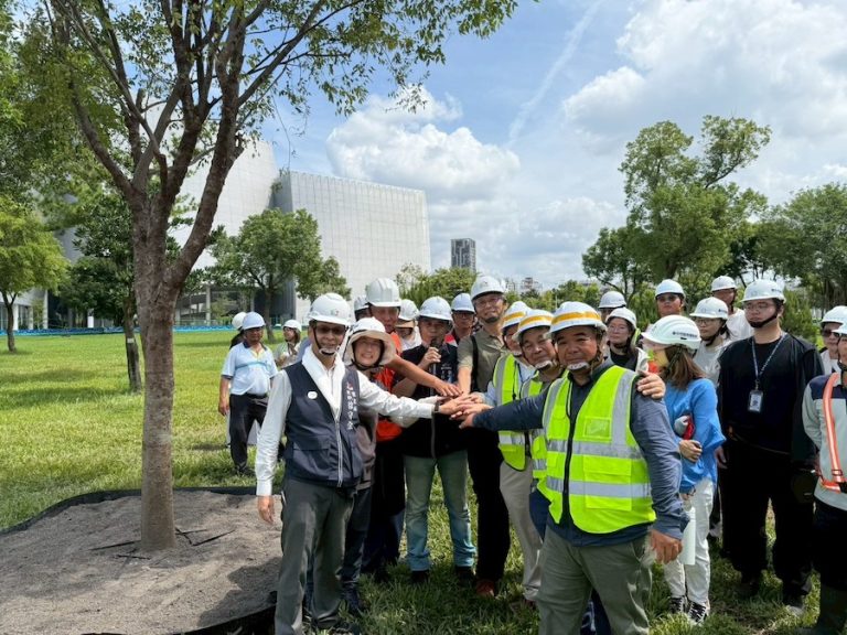 產官學力挺創新！首次導入「空氣盆」 中央公園全樹型示範移種植觀摩獲好評