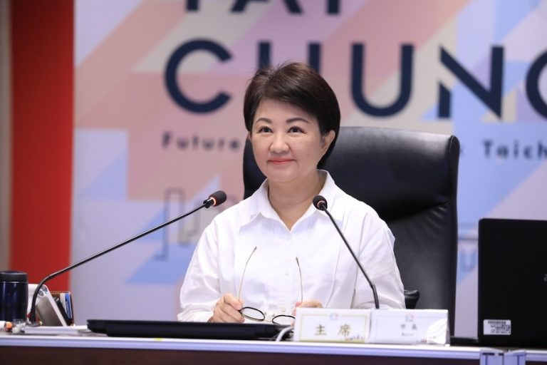 向教師致上最敬禮 盧市長宣布：敬師禮券600元加碼至1千元並擴大發放象