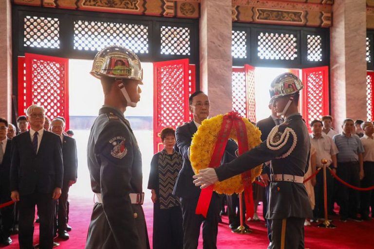 緬懷國軍先烈犧牲奉獻 國民黨黨務幹部赴忠烈祠致敬