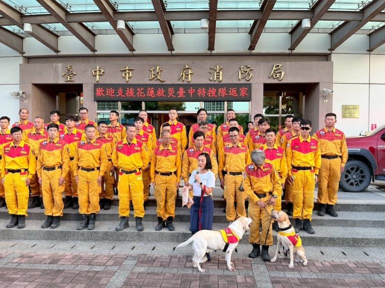 3大勇犬挺身災區！台中特搜隊搜救犬馳援花蓮 市府特別加菜、健檢