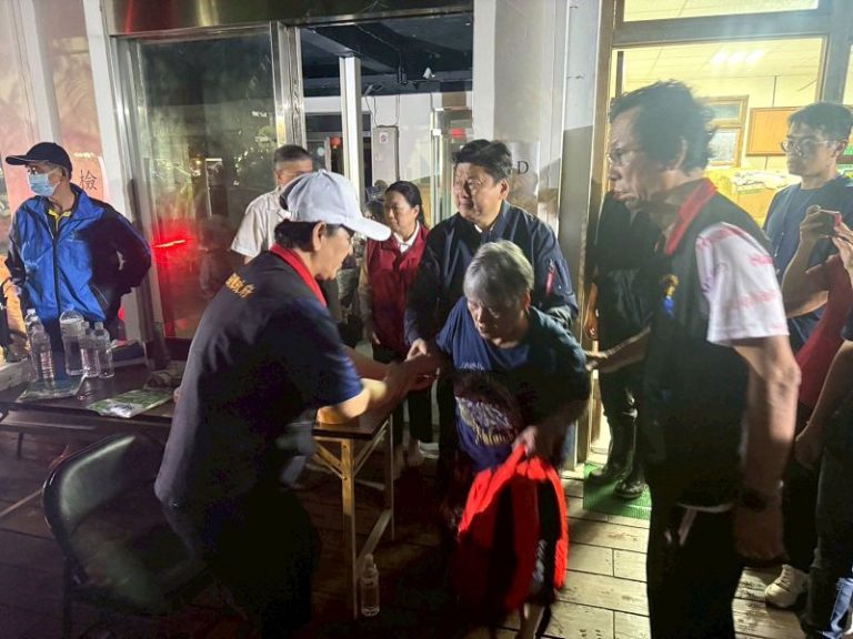 造謠徐榛蔚出國避颱風 傅崐萁請網軍適可而止