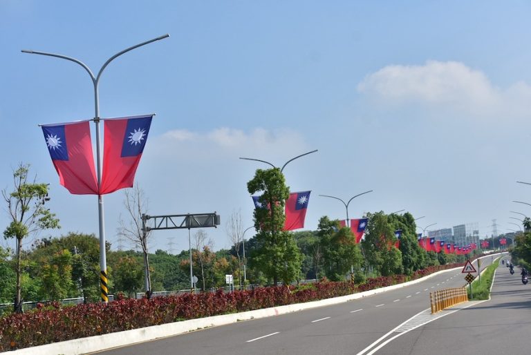 旗耀台中 全城飄揚 中市1.6萬面國旗迎雙十
