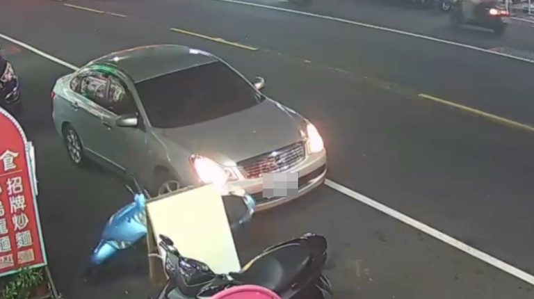 停車起步ㄎㄟˊ倒機車  女駕駛落跑面臨吊扣駕駛執照