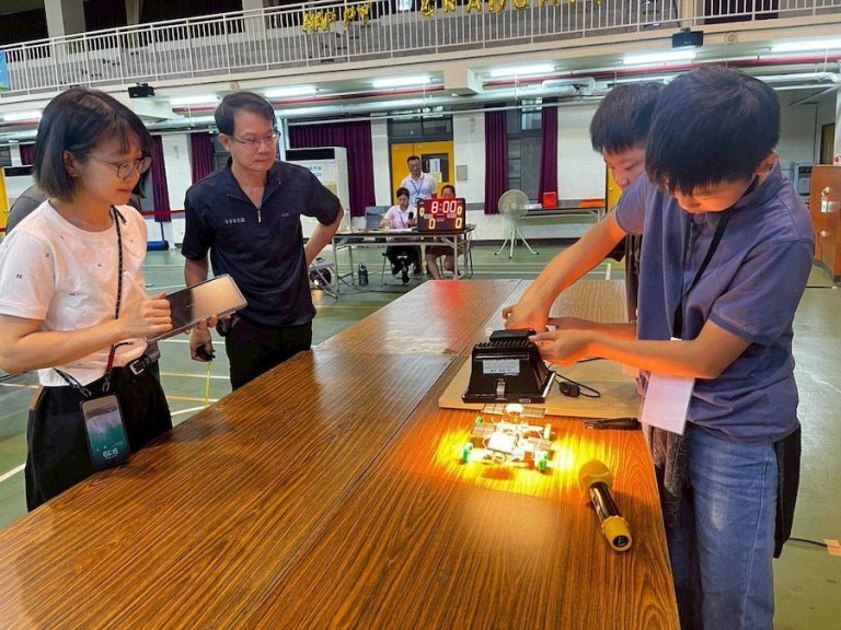太陽能光芒照亮創意！ 中市國小太陽能科學創意玩具競賽登場