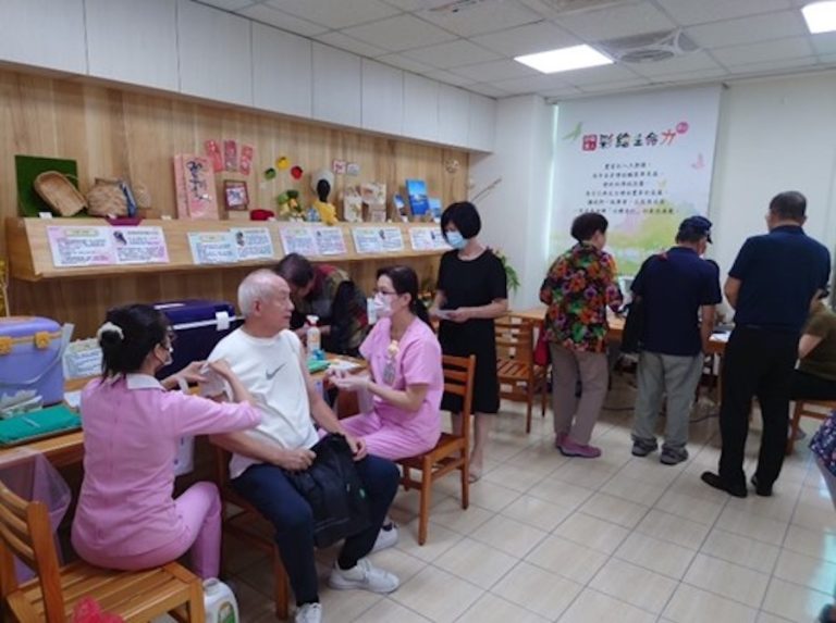 中市啟動長照機構疫苗接種專案　守護長者健康、提升秋冬免疫保護力