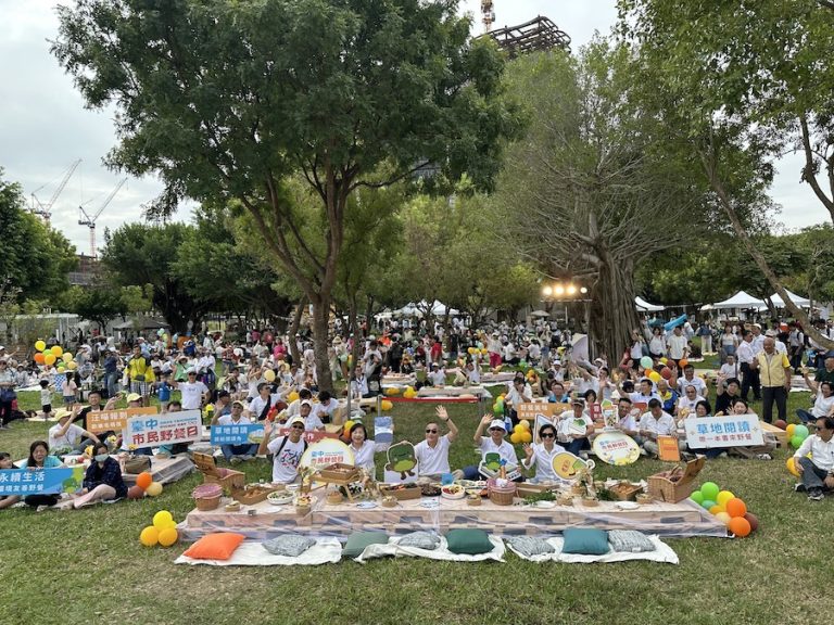 突破26萬人潮再創新紀錄！台中市民野餐日全市29區熱情響應共度草地閱讀時光