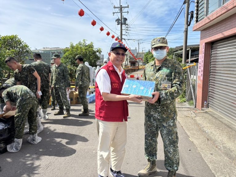 國軍漏夜進駐台中非洲豬瘟案例場支援清消工作 農業局長赴現場慰勞致謝