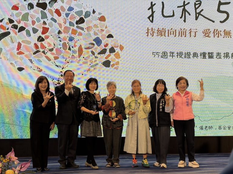 感謝張老師志工永續付出 中市社會局長：愛持續前行