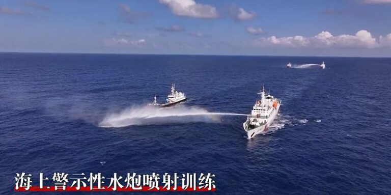 解放軍南部戰區與陸海警在黃岩島聯合巡邏