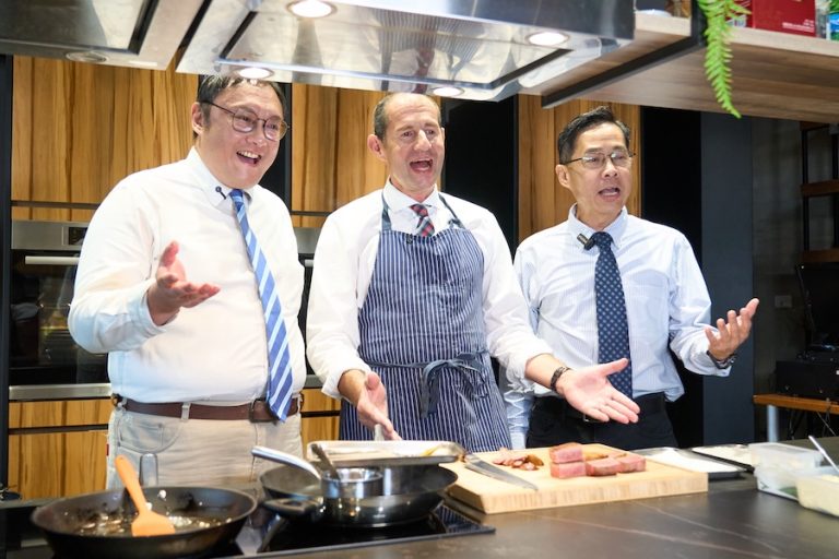 看好台中產業潛力！歐洲經貿辦事處長谷力哲代言「2025台中購物節」 盛讚台中多元文化