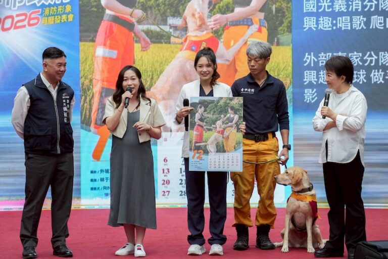 2026消防形象月曆亮相！搜救犬也入鏡 盧市長：讓城市英雄被看見