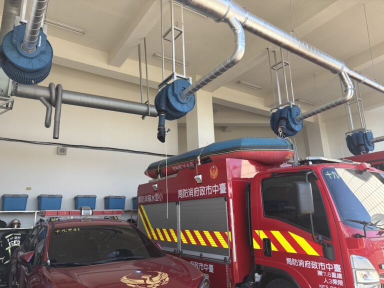 優質消防工作環境　消防局推動消防車怠速廢氣收集系統
