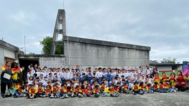 慈大附小4年級校外教學 學習慈悲利他與守法精神