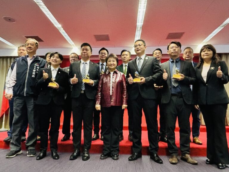 共築幸福宜居台中　盧市長頒獎表揚不動產從業菁英