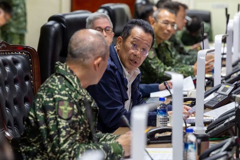 解放軍軍演實彈射擊 落台24浬線周邊 國軍嚴密追監應處