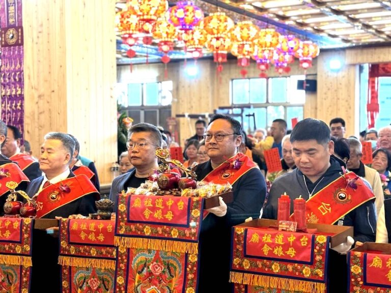 無極三清總道院母娘殿瑤池金母安座盛典登場 鄭副市長祈願國泰民安