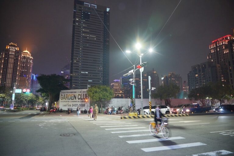 台中市「首例」！ 建設局「增亮減碳」路燈汰換 成功註冊碳權