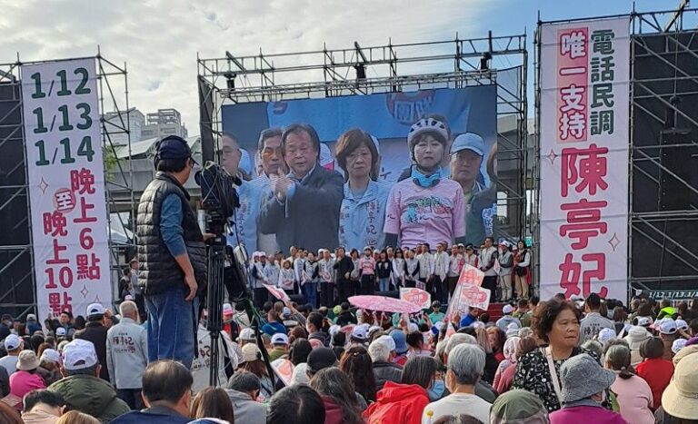 「扶龍王」王世堅以行動力挺 超過3萬人為陳亭妃加油