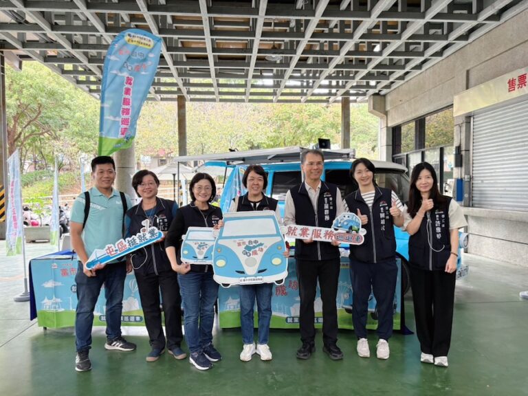 勞工局就業服務巡迴車深入校園、節慶活動 推動銀髮族與女力就業