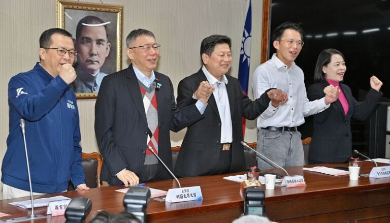 柯文哲拜訪國民黨團 雙方期盼加強法案合作