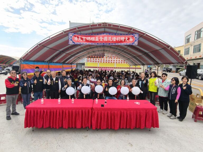 梧棲浩天宮首辦媽祖盃花燈彩繪大賽吸引1500人參賽　民政局長感謝致力文化傳承