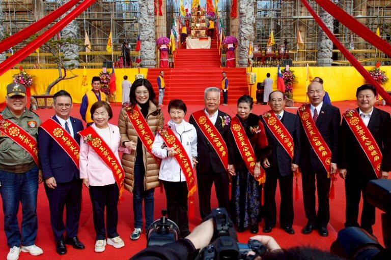 清水區玉京天公祖總廟龍鳳呈瑞龍柱完成大典 盧秀燕致意