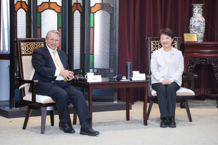 對外關係協會會長令狐榮達一行拜會中市府 盧市長感謝長期襄助城市外交