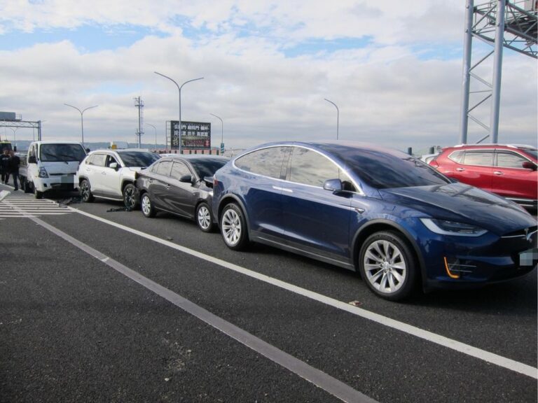 精神不濟別硬撐，一時分心台74線釀多車追撞事故！