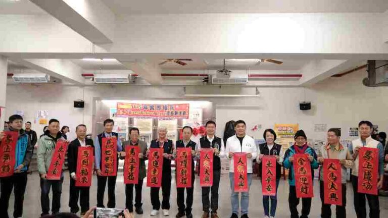 大安區客家迎春活動 中市客委會「人馬大興 出入平安」春聯祝市民新春愉快