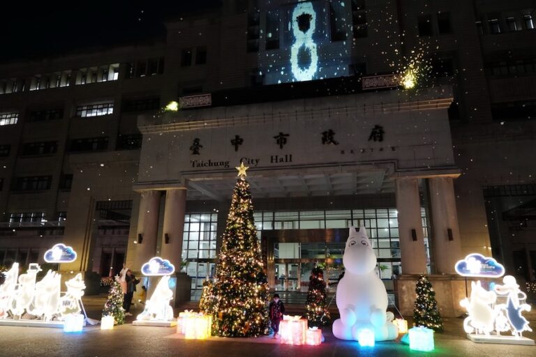 迎接中台灣燈會！台中豐原點亮姆明主題燈區 整點飄雪超吸睛