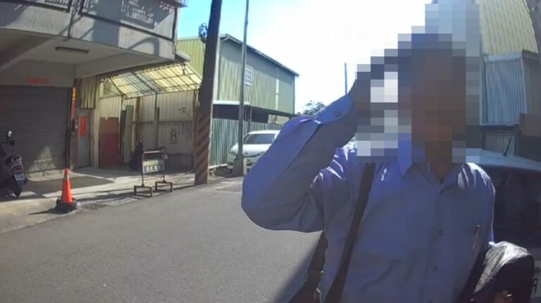 阿北半路攔警稱車子不見，驀然回首，車子就在不遠處