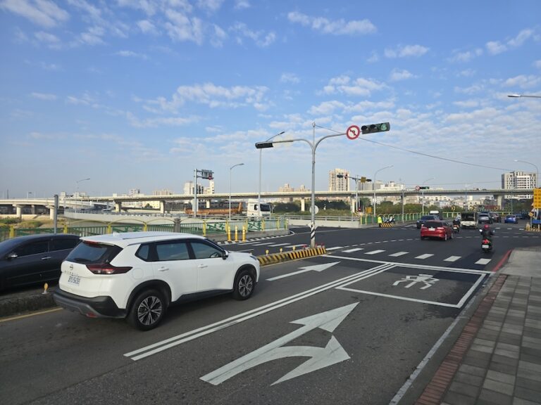 台74線大里十九甲北出匝道通車　交通局優化6處路口號誌提升行車效率