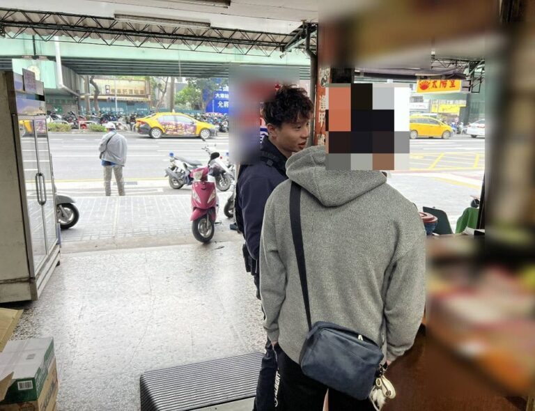 中警巡邏眼尖揪出「百萬寄件人」 成功攔截愛情陷阱裡的100萬現金