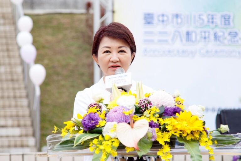 二二八事件79週年 中市府辦紀念追思會 盧市長獻百合祝福：讓愛與包容延續