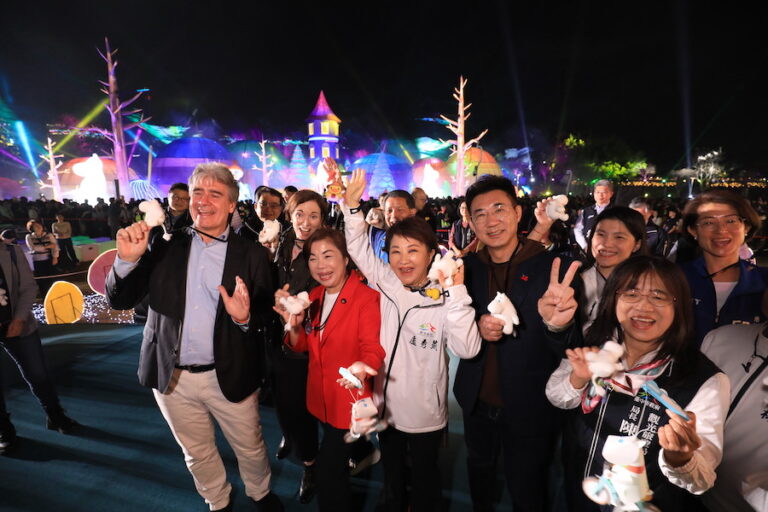 2026中台灣燈會震撼登場！「極光下的姆明谷」點亮台中夜空 盧市長：邀全民走春賞燈遇見幸福