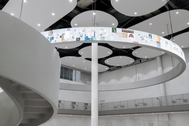 全台首創48公尺環形LED！ 台中綠美圖打造知識與藝術交融的「漫遊洞」