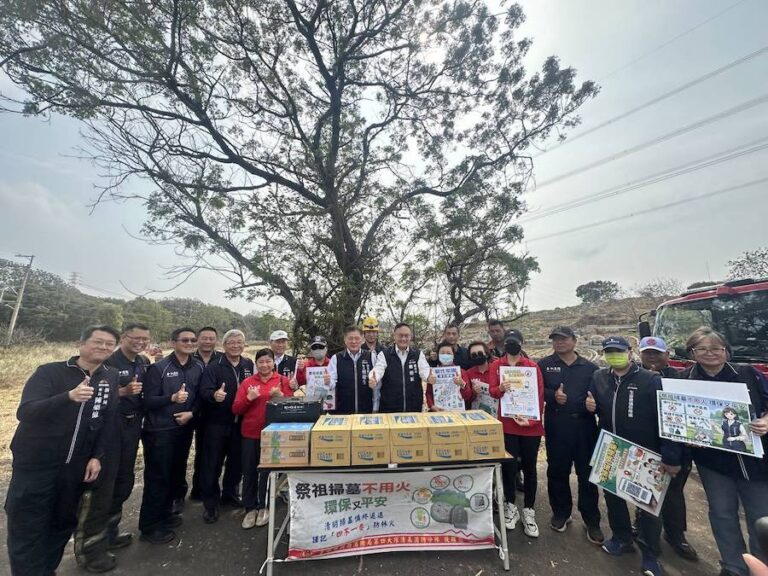 體恤打火弟兄辛勞！鄭副市長慰問清明公墓駐點警義消 籲市民落實「四不一要」