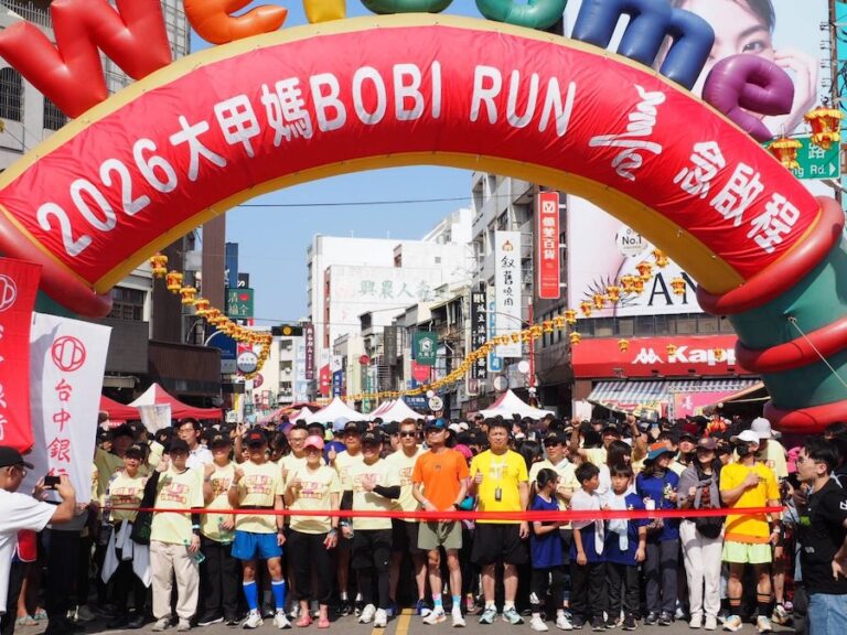 遶境前暖身 大甲媽Bobi Run首度海線開跑 吸2800名跑者「芋頭米粉」吃到飽