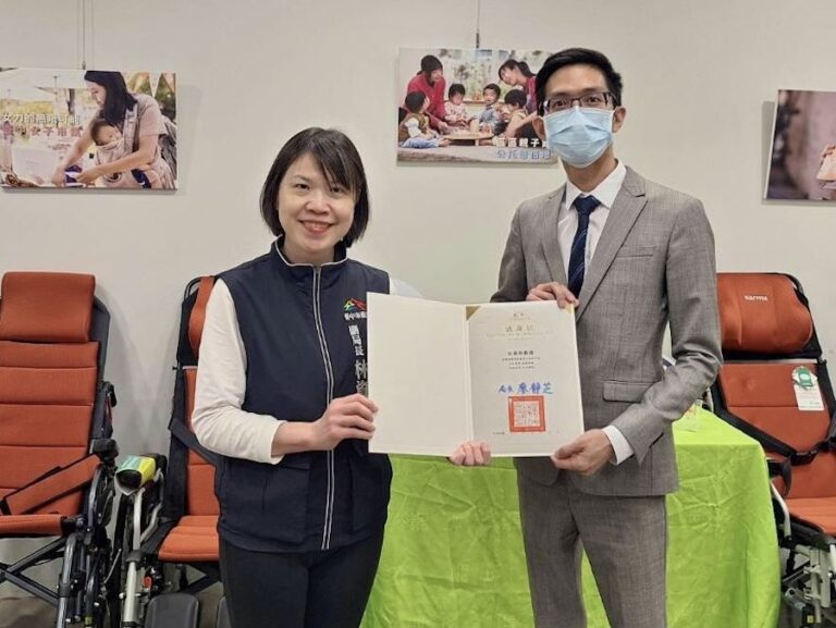 助台中弱勢市民聽見愛 業者攜手捐百萬助聽器