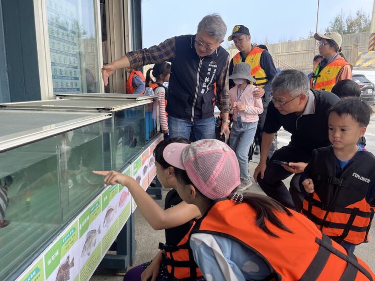 放流逾7萬尾魚苗、推廣友善垂釣　中市台中港北堤打造最生動海洋教育場域