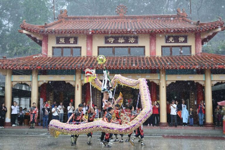 金龍賜福藝術文化節迎春雨引人潮