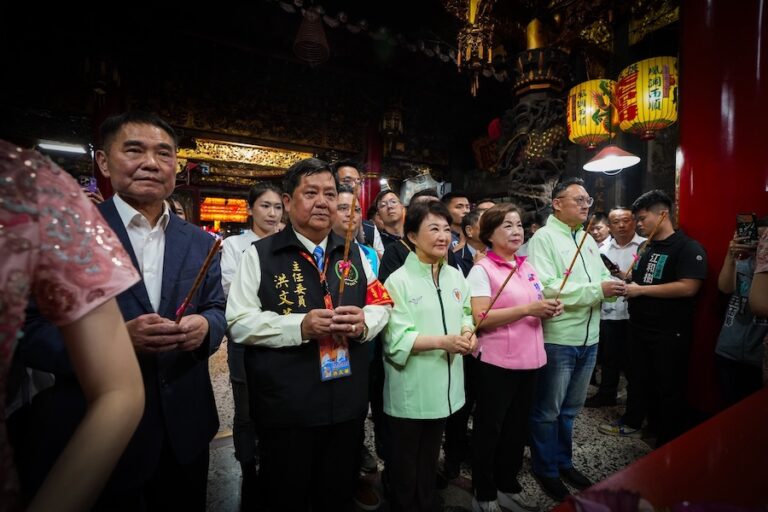 「粉紅超跑」白沙屯媽祖徒步北港進香啟程 盧市長赴拱天宮恭請登轎 祈願兩岸和平、台灣安全