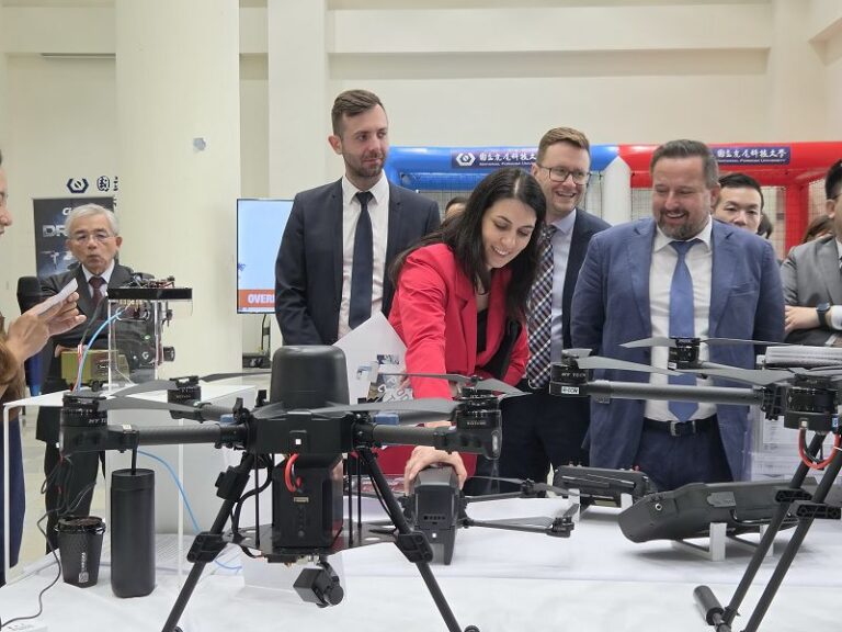 深化台捷無人機合作 捷克前眾議院議長率團訪嘉義亞創