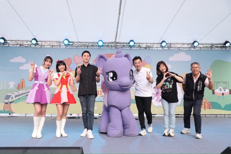 全台首座 5 公尺「彩虹小馬」降臨台中夏綠地 新聞局長攜手YOYO家族、紫悅揭開派對