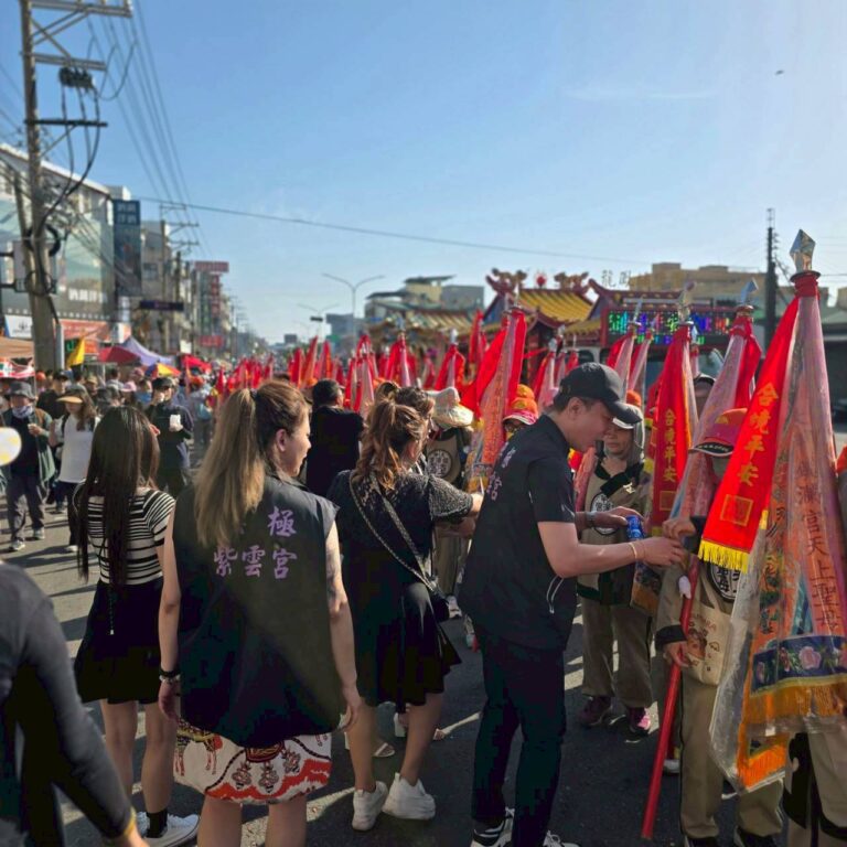 迎接大甲媽回鑾 台中霧峰無極紫雲宮善心和民眾結緣！